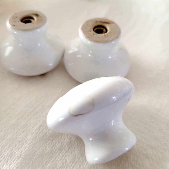 Vintage Porcelain Cabinet Large White Mushroom Floral Sage Green Stem Knobs 5x - Picture 8 of 11